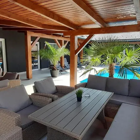 Dunavoelgyi Vendeghaz 3* Akaszto